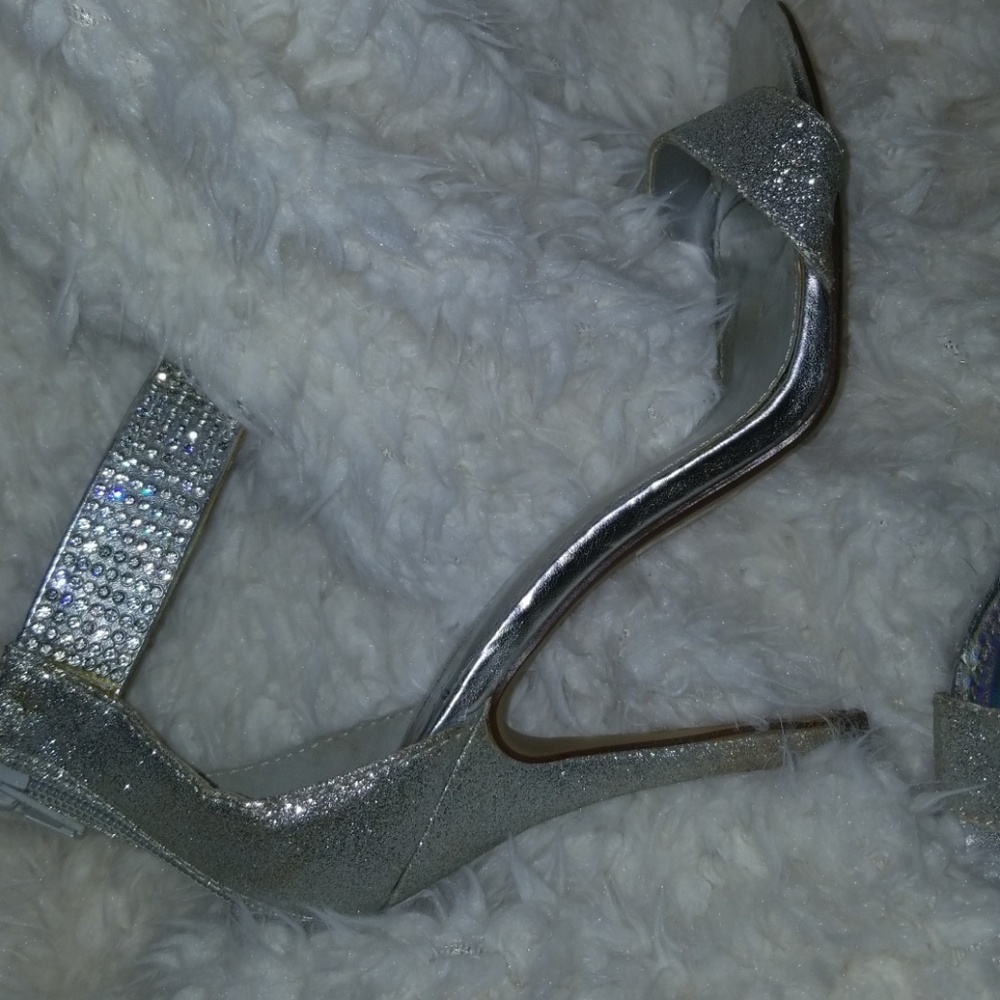 Heels - Picture 3 of 3